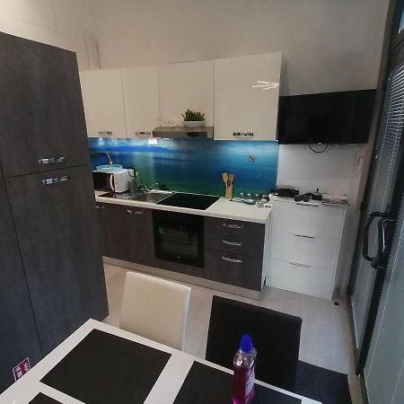 Apartment Rose By The Beach & Tennis Courts Сплит Екстериор снимка