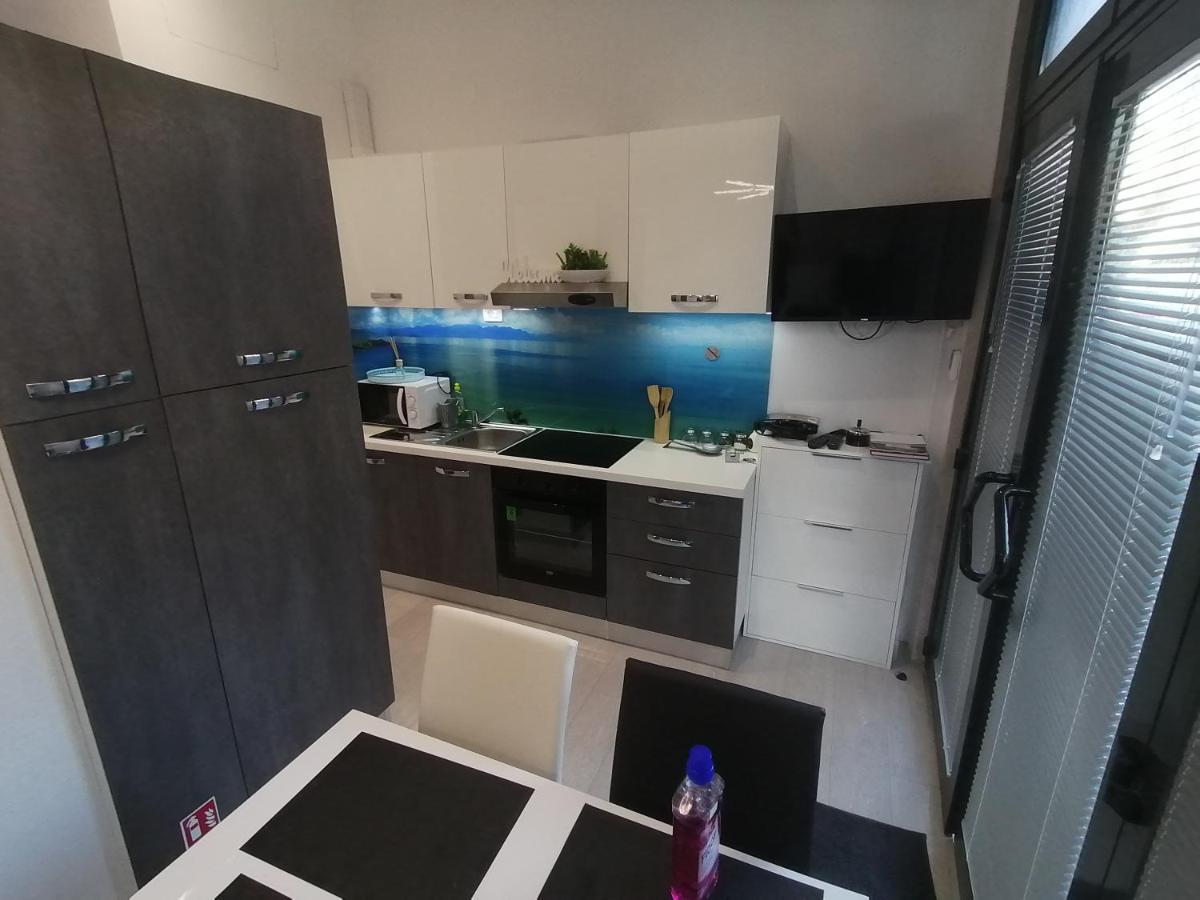 Apartment Rose By The Beach & Tennis Courts Сплит Екстериор снимка