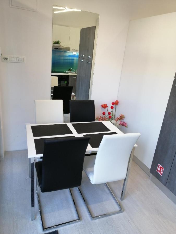 Apartment Rose By The Beach & Tennis Courts Сплит Екстериор снимка