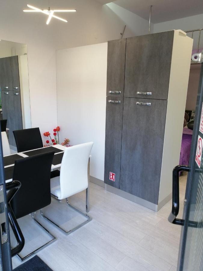Apartment Rose By The Beach & Tennis Courts Сплит Екстериор снимка